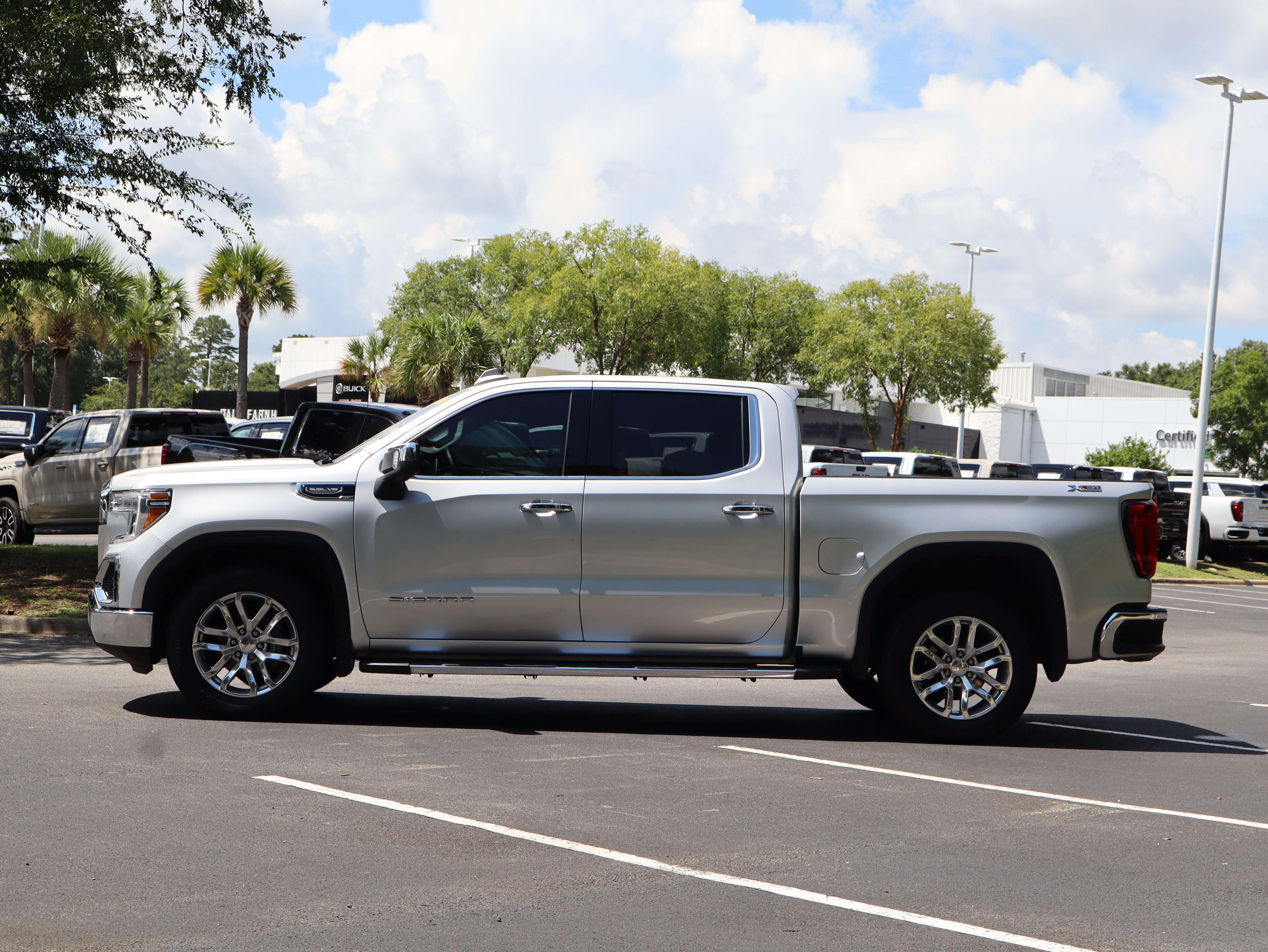 Used 2021 GMC Sierra 1500 SLT w/ SLT Premium Package AWD/4WD image 11
