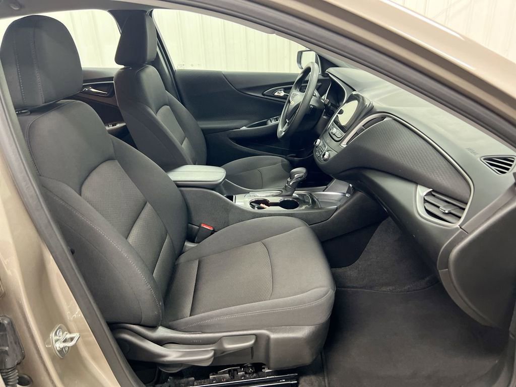 Used 2025 Chevrolet Malibu LT image 21