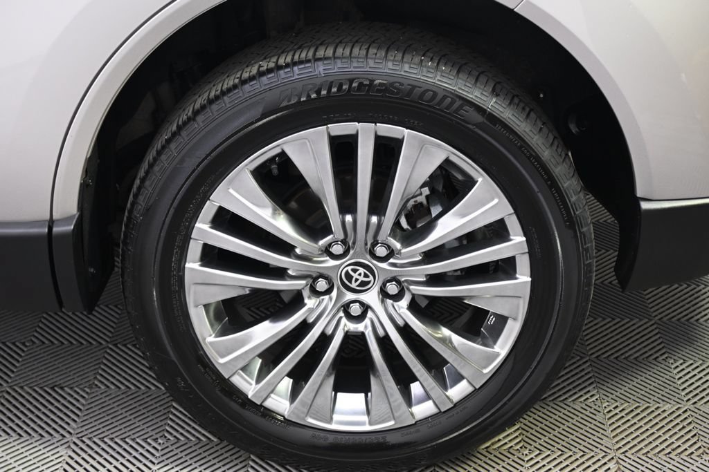 Used 2024 Toyota Venza Limited AWD/4WD image 20
