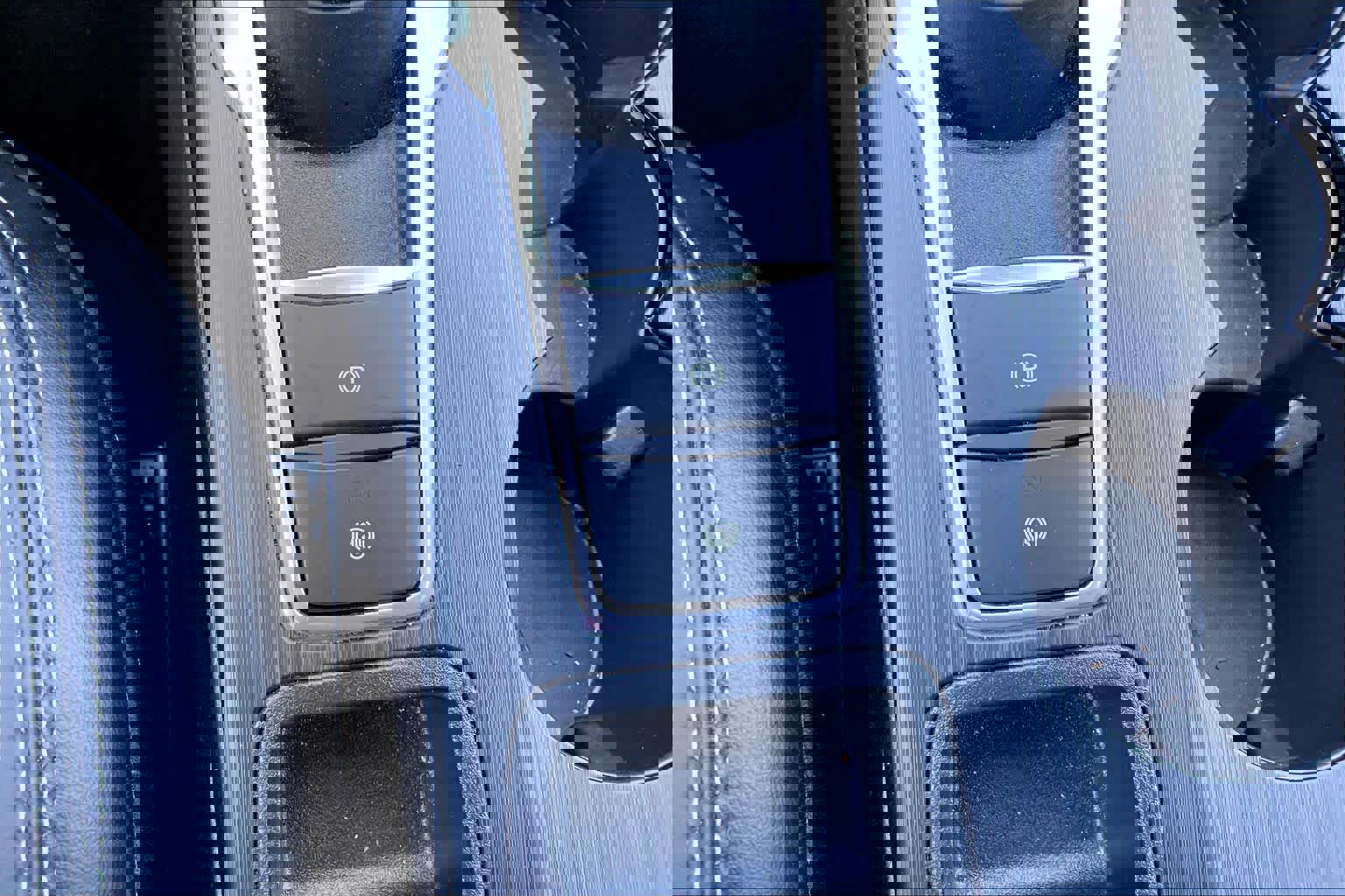 Certified 2025 Ford Escape Platinum image 36