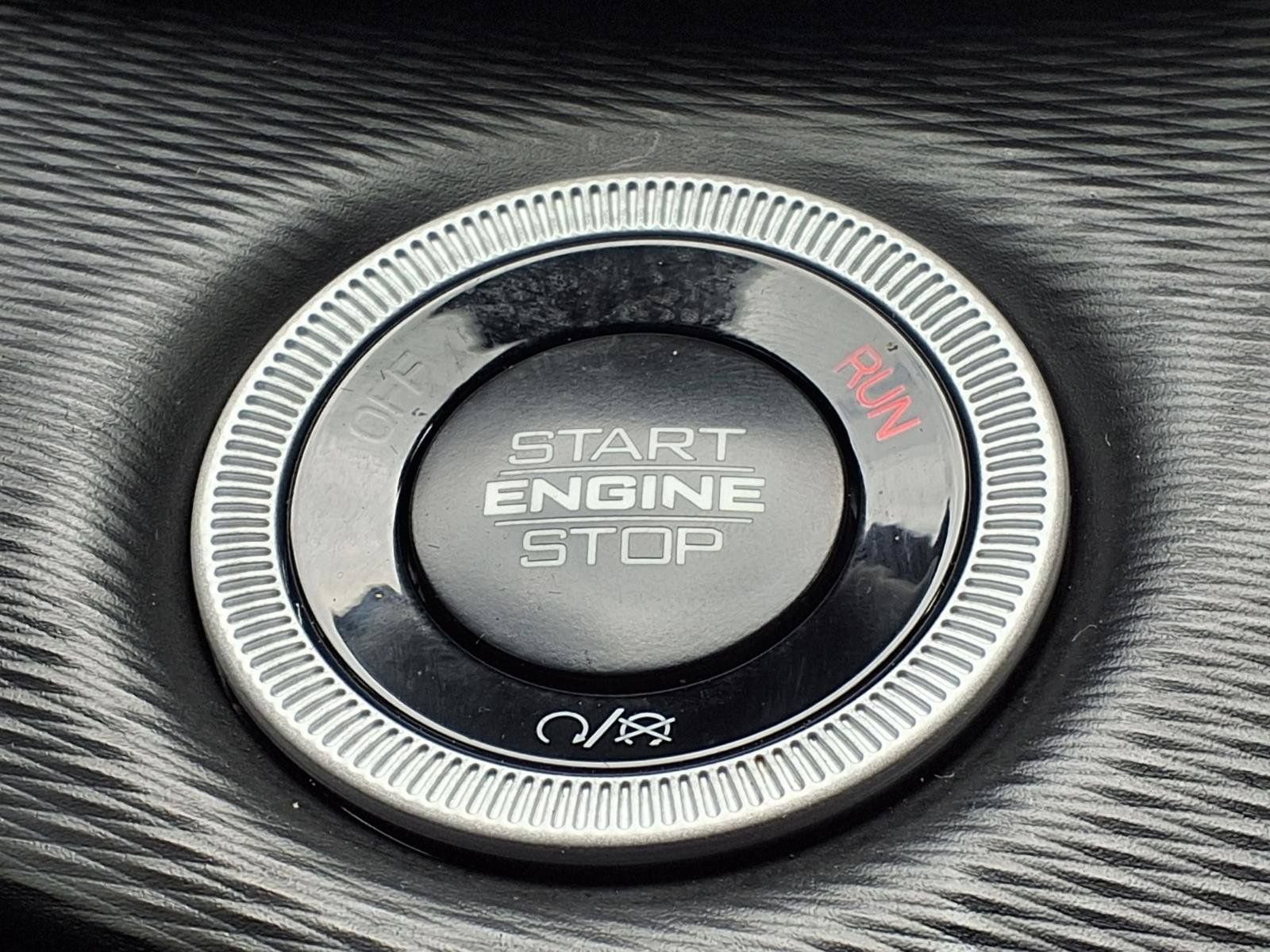 Used 2025 Jeep Grand Cherokee Altitude AWD/4WD image 12