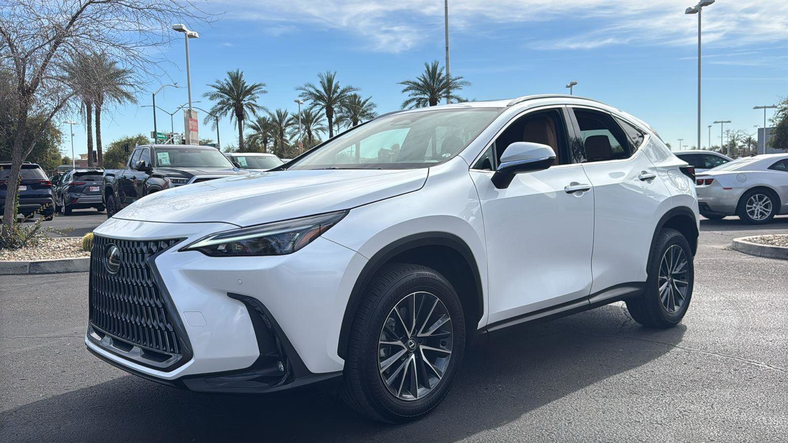 Used 2025 Lexus NX 350h AWD w/ Premium Package image 3