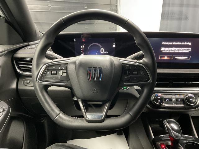 Used 2024 Buick Envista Sport Touring image 17