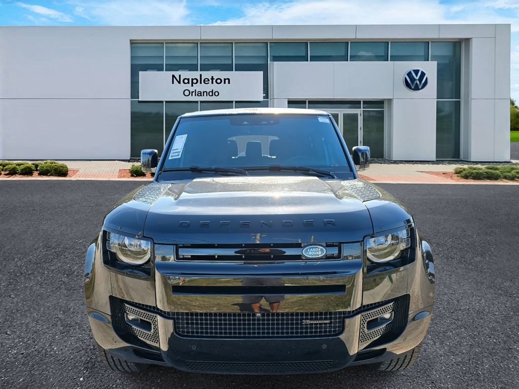 Used 2023 Land Rover Defender 130 X-Dynamic SE image 2
