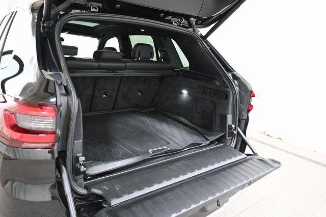Used 2022 BMW X5 xDrive40i w/ Parking Assistance Package image 21
