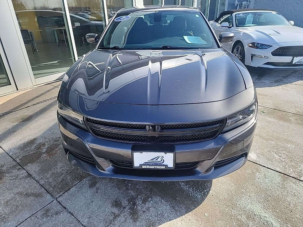 Used 2017 Dodge Charger SXT image 3