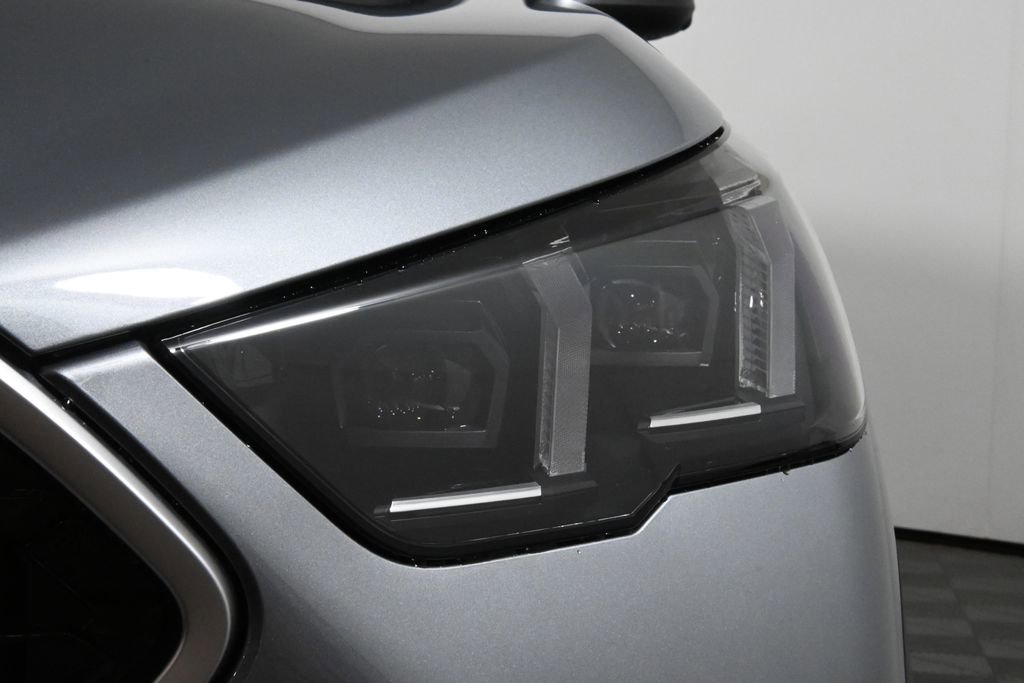 Certified 2025 BMW X2 xDrive28i w/ Technology Package image 11