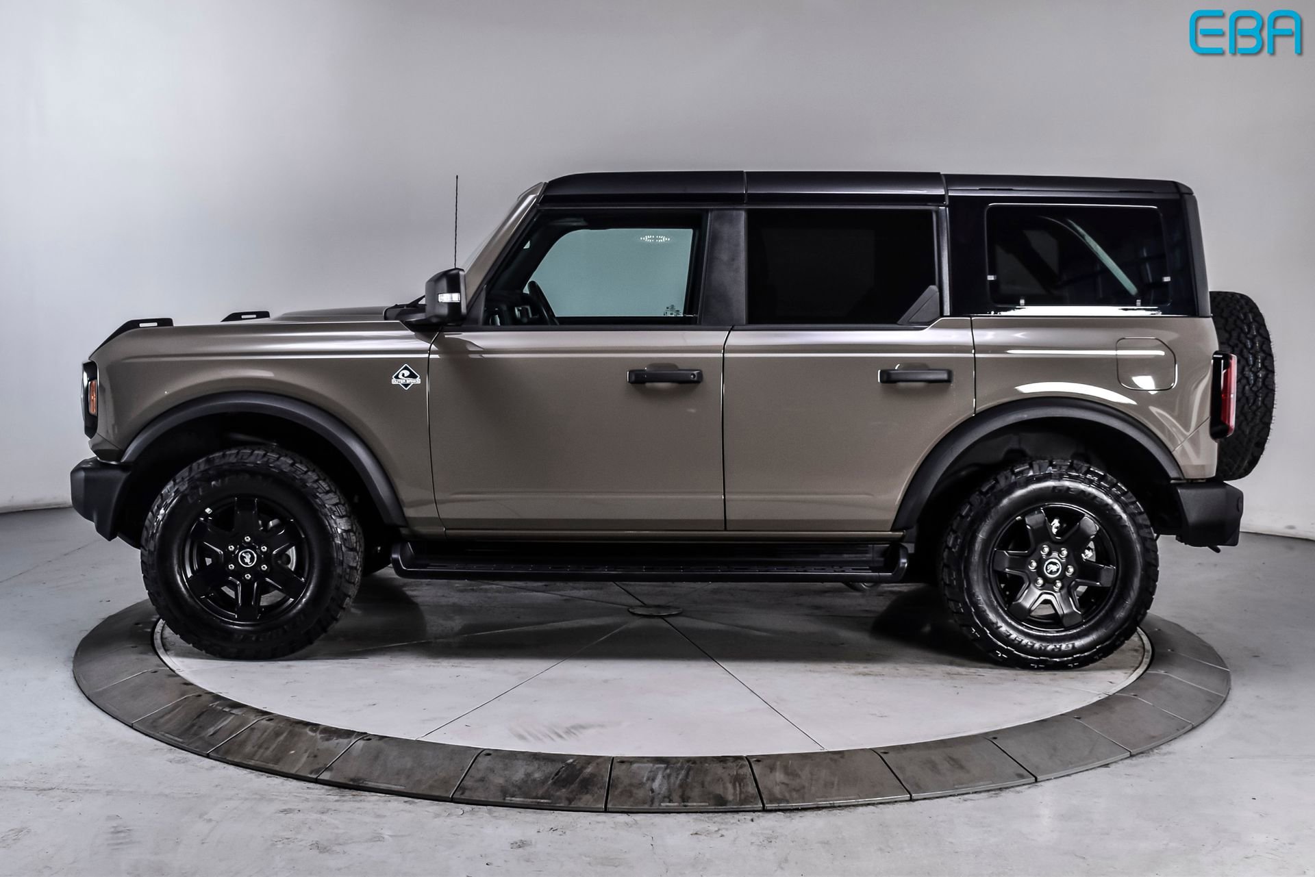 Used 2025 Ford Bronco Outer Banks AWD/4WD image 3