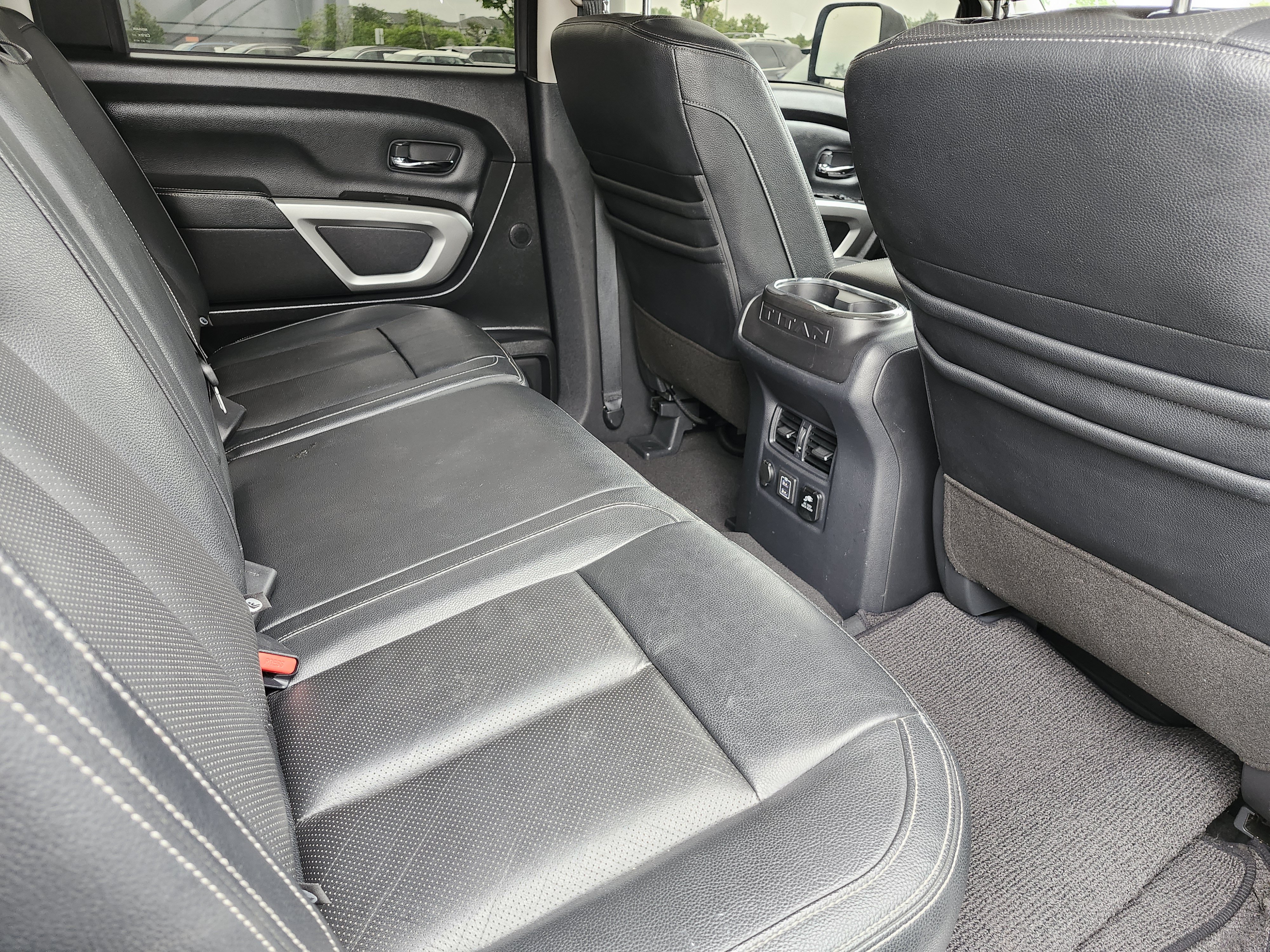 Used 2021 Nissan Titan SL w/ Moonroof Package AWD/4WD image 26