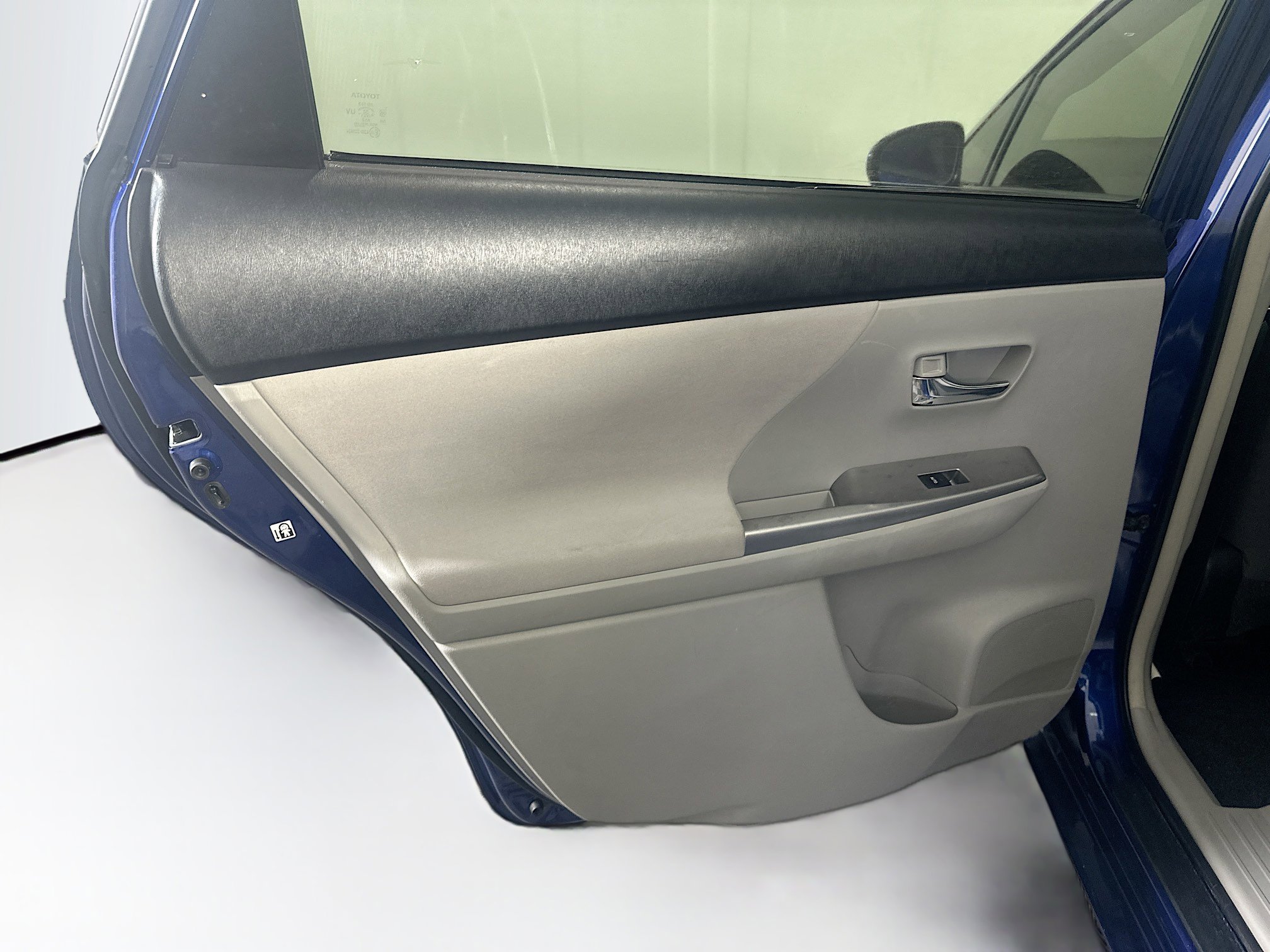 Used 2017 Toyota Prius V Two image 25