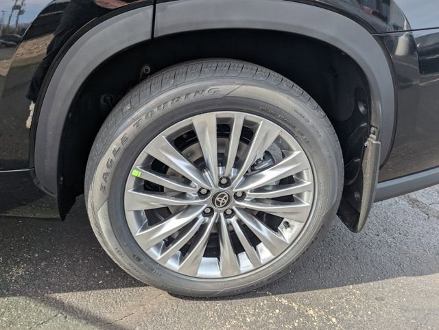 New 2026 Toyota Highlander Platinum image 23