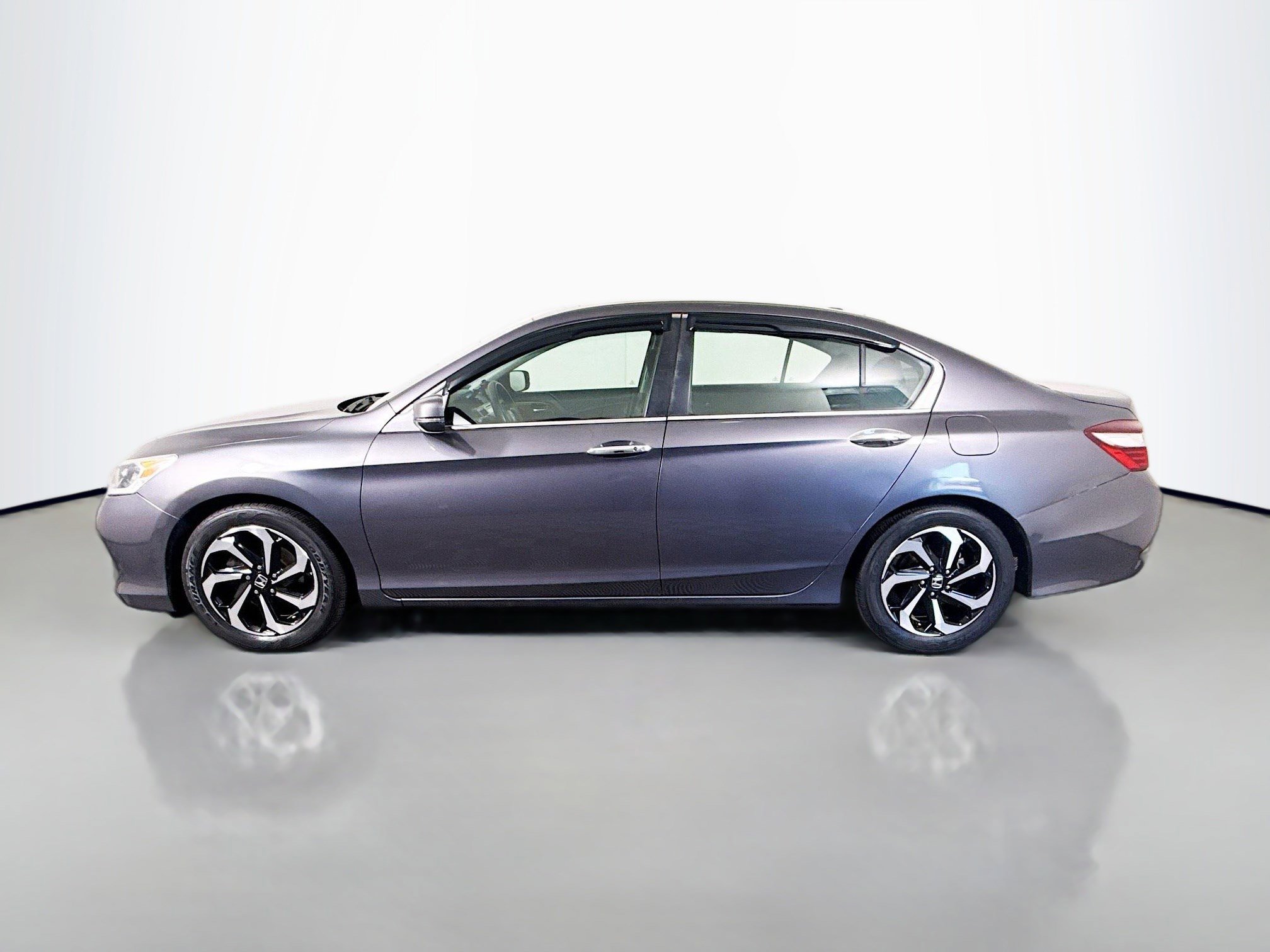Used 2017 Honda Accord EX image 6