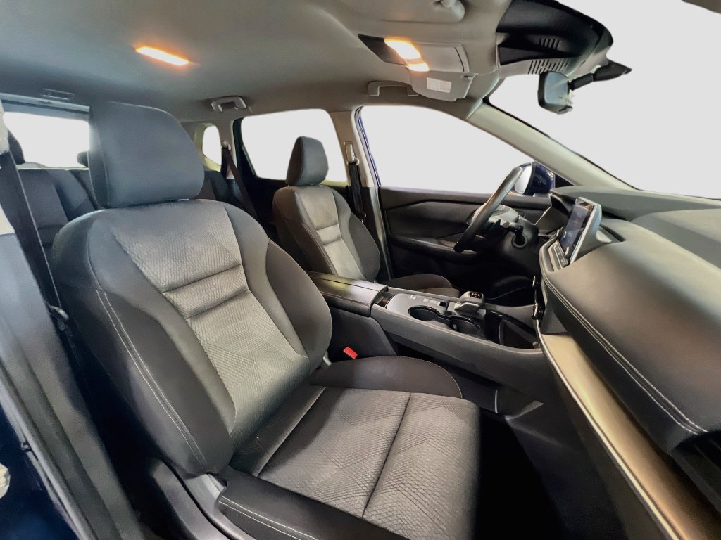 Used 2025 Nissan Rogue SV FWD image 25
