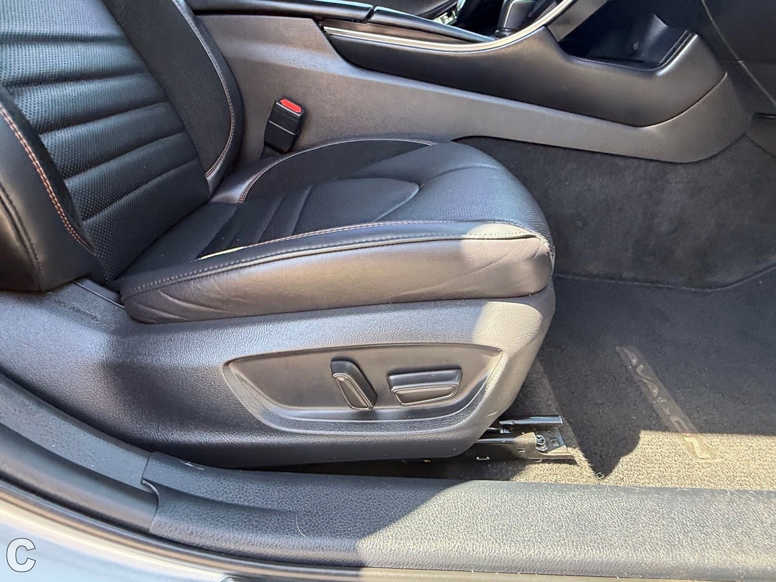 Used 2021 Toyota Avalon XSE w/ Carpet Mat Package (TMS) FWD image 9