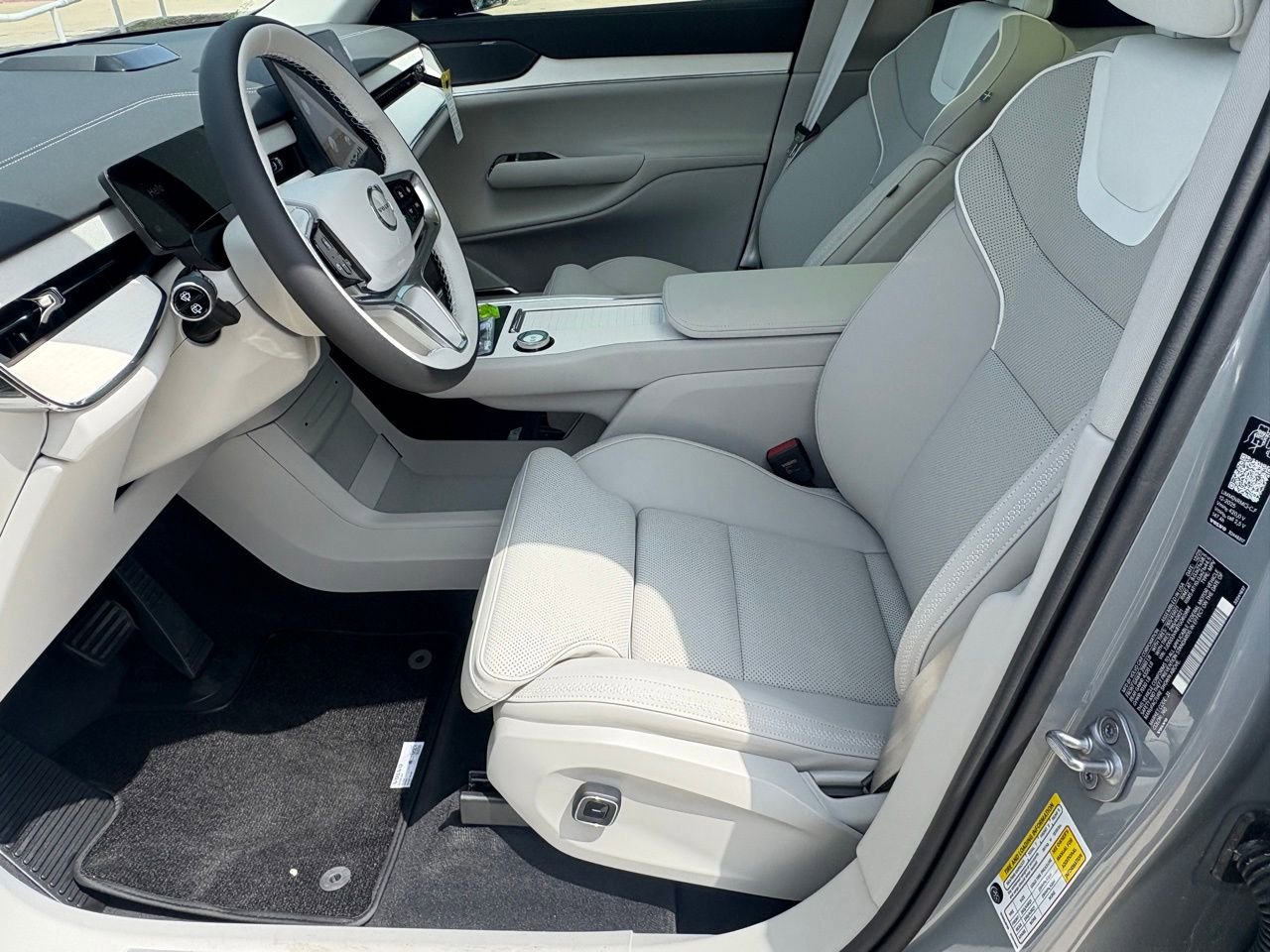 New 2026 Volvo EX90 Plus RWD image 15