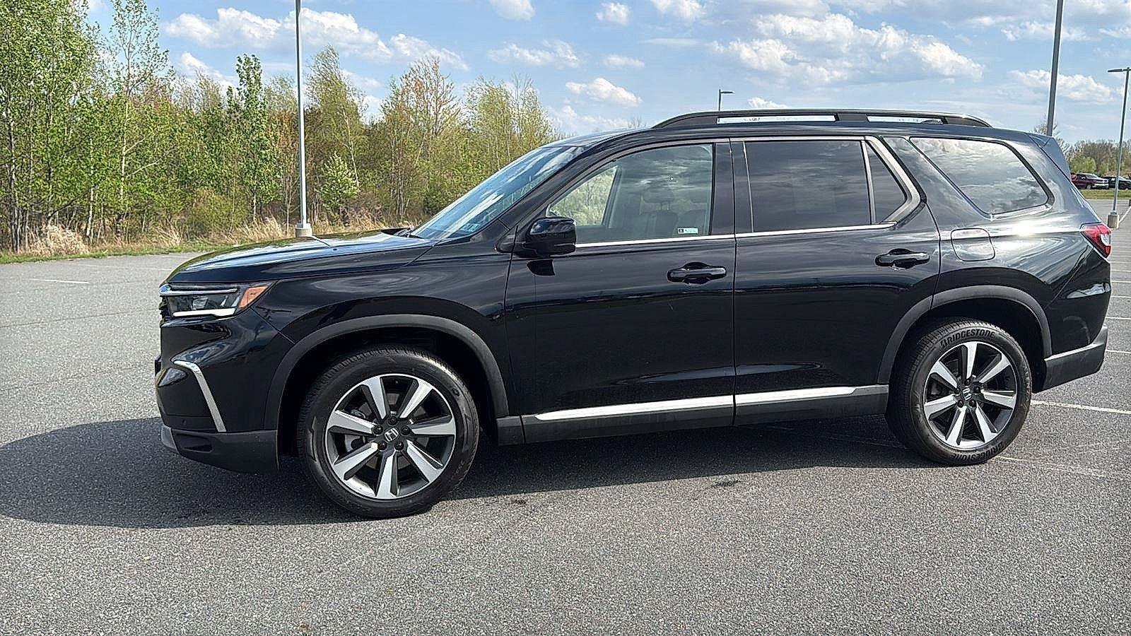 Certified 2025 Honda Pilot Touring image 11