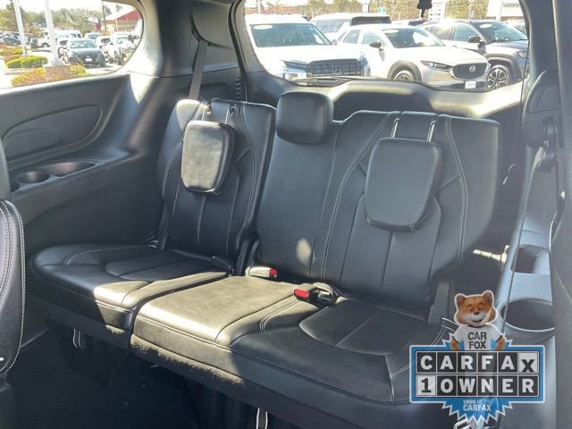 Used 2025 Chrysler Pacifica Select image 12