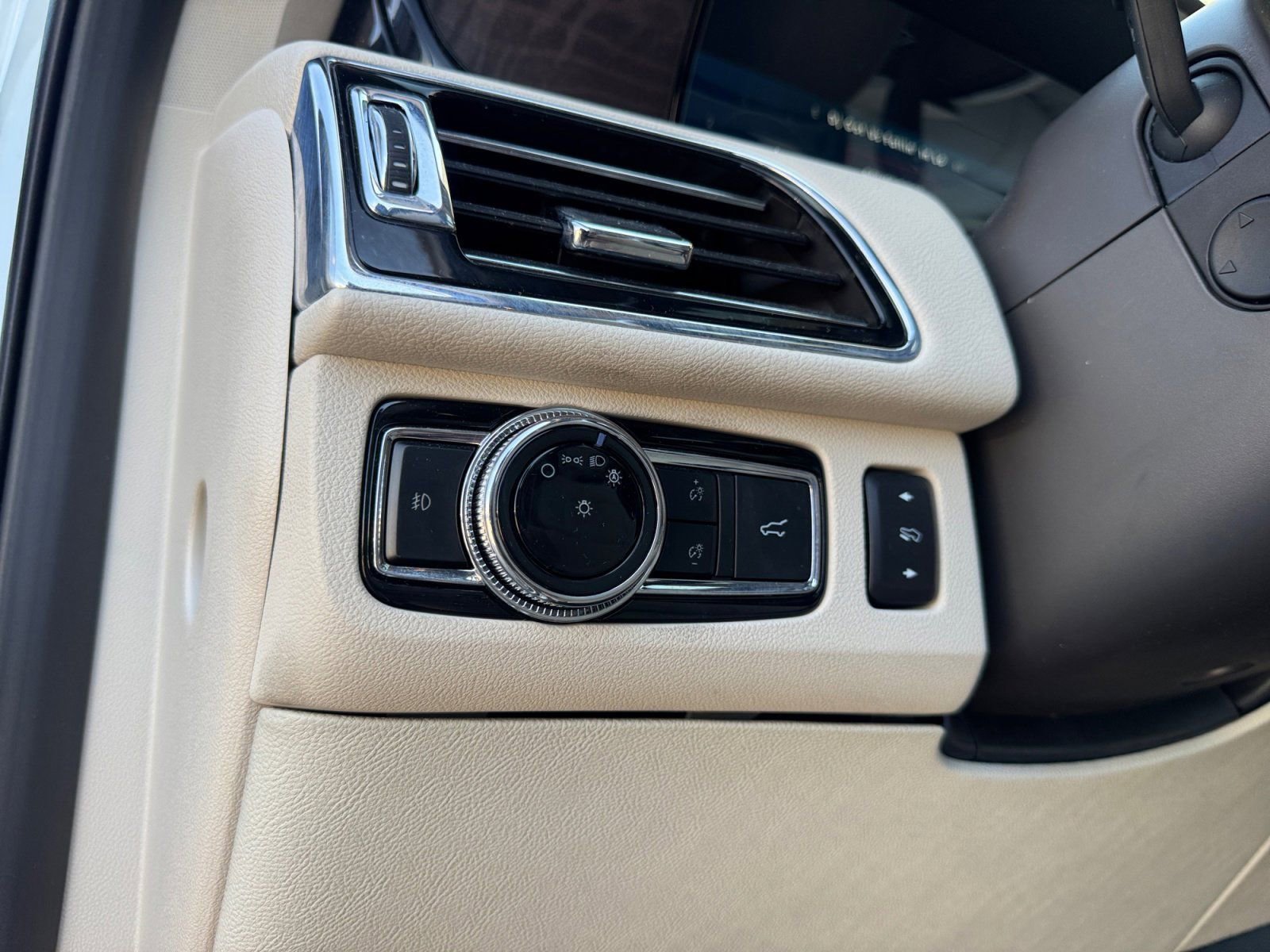 Used 2021 Lincoln Navigator L Reserve w/ Luxury Package image 25