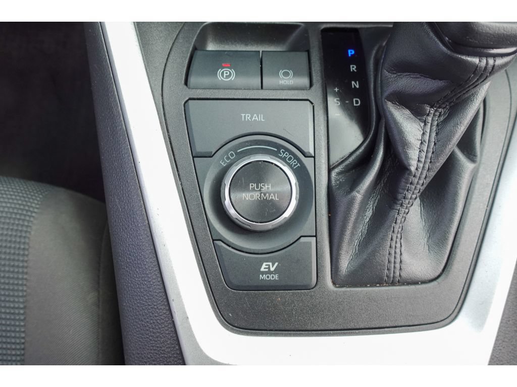 Certified 2023 Toyota RAV4 LE AWD/4WD image 17