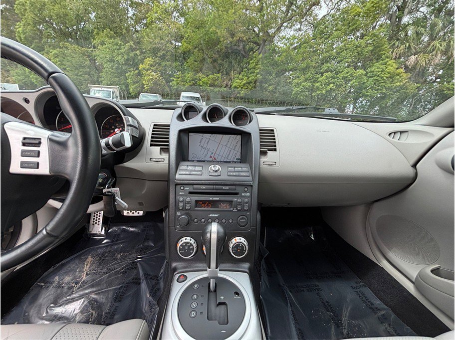 Used 2009 Nissan 350Z Touring RWD image 11