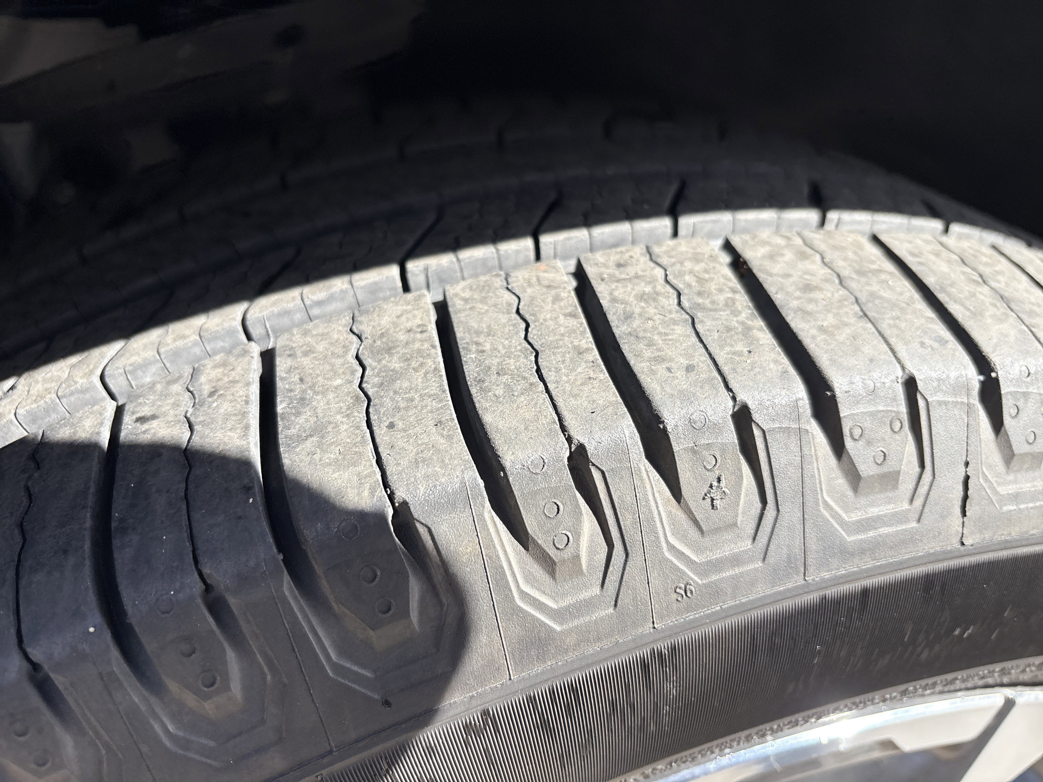 Used 2023 GMC Acadia Denali w/ Denali Technology Package image 12