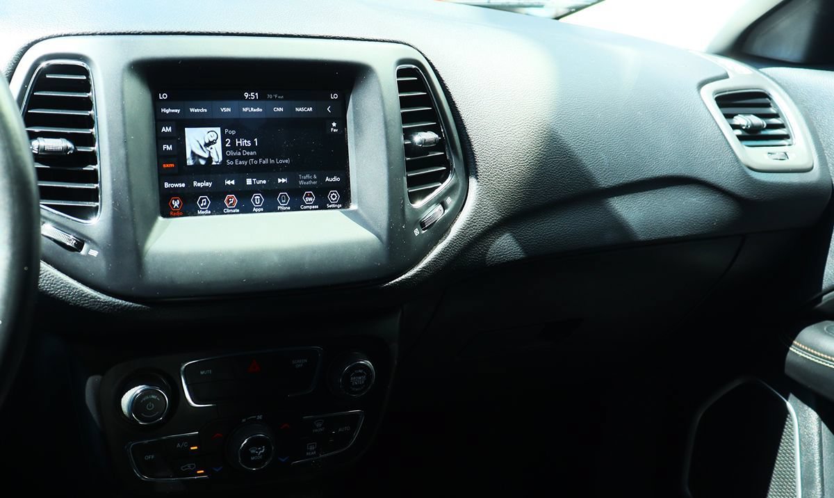 Used 2019 Jeep Compass Latitude FWD image 43