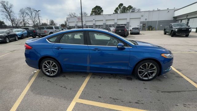 Used 2017 Ford Fusion SE w/ Equipment Group 201A image 9