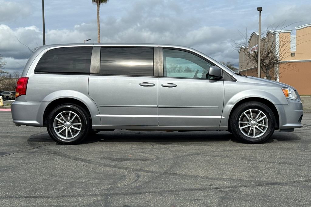 Used 2016 Dodge Grand Caravan SE image 10
