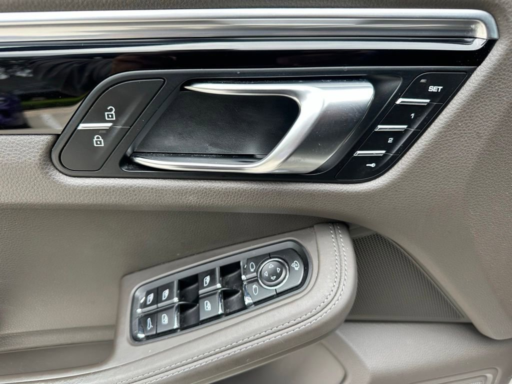 Certified 2019 Porsche Macan S AWD/4WD image 19