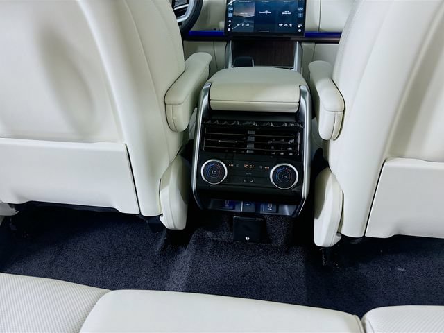 New 2026 Land Rover Range Rover Long Wheelbase SE AWD/4WD image 22