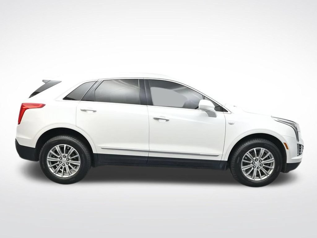 Used 2017 Cadillac XT5 Luxury w/ Driver Awareness Package FWD image 9