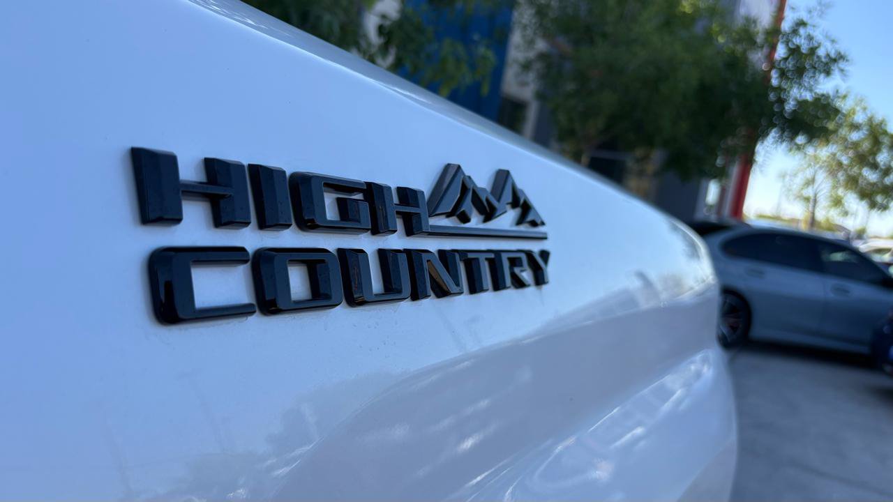 Used 2024 Chevrolet Silverado 2500 High Country w/ LPO, Dark Essentials Package AWD/4WD image 4