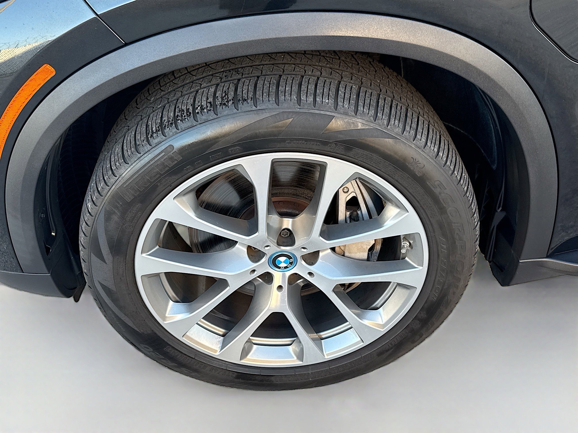 Used 2024 BMW X5 xDrive50e w/ Premium Package image 38