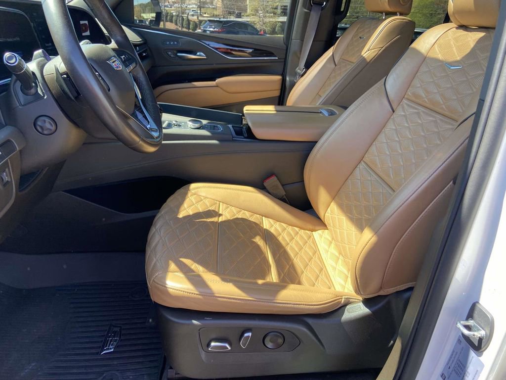 Used 2023 Cadillac Escalade Premium Luxury AWD/4WD image 21