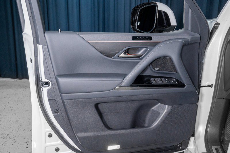 Used 2026 Lexus LX 600 4WD w/ Accessory Package (2T) image 13