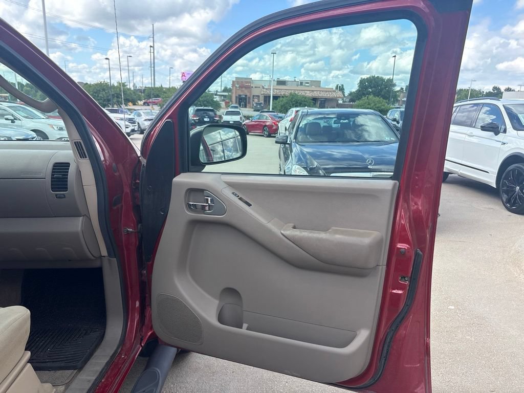 Used 2011 Nissan Frontier SV AWD/4WD image 19