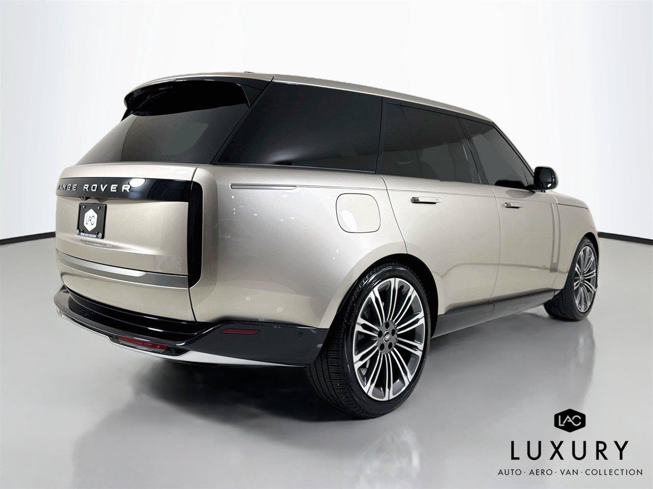 Used 2024 Land Rover Range Rover SE AWD/4WD image 6