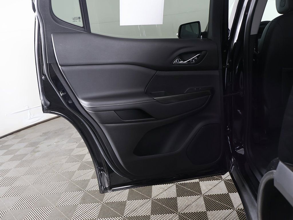 Used 2023 GMC Acadia SLT w/ Elevation Edition image 27