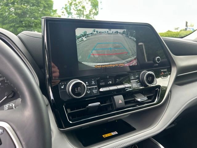 Used 2024 Toyota Highlander XLE AWD/4WD image 27
