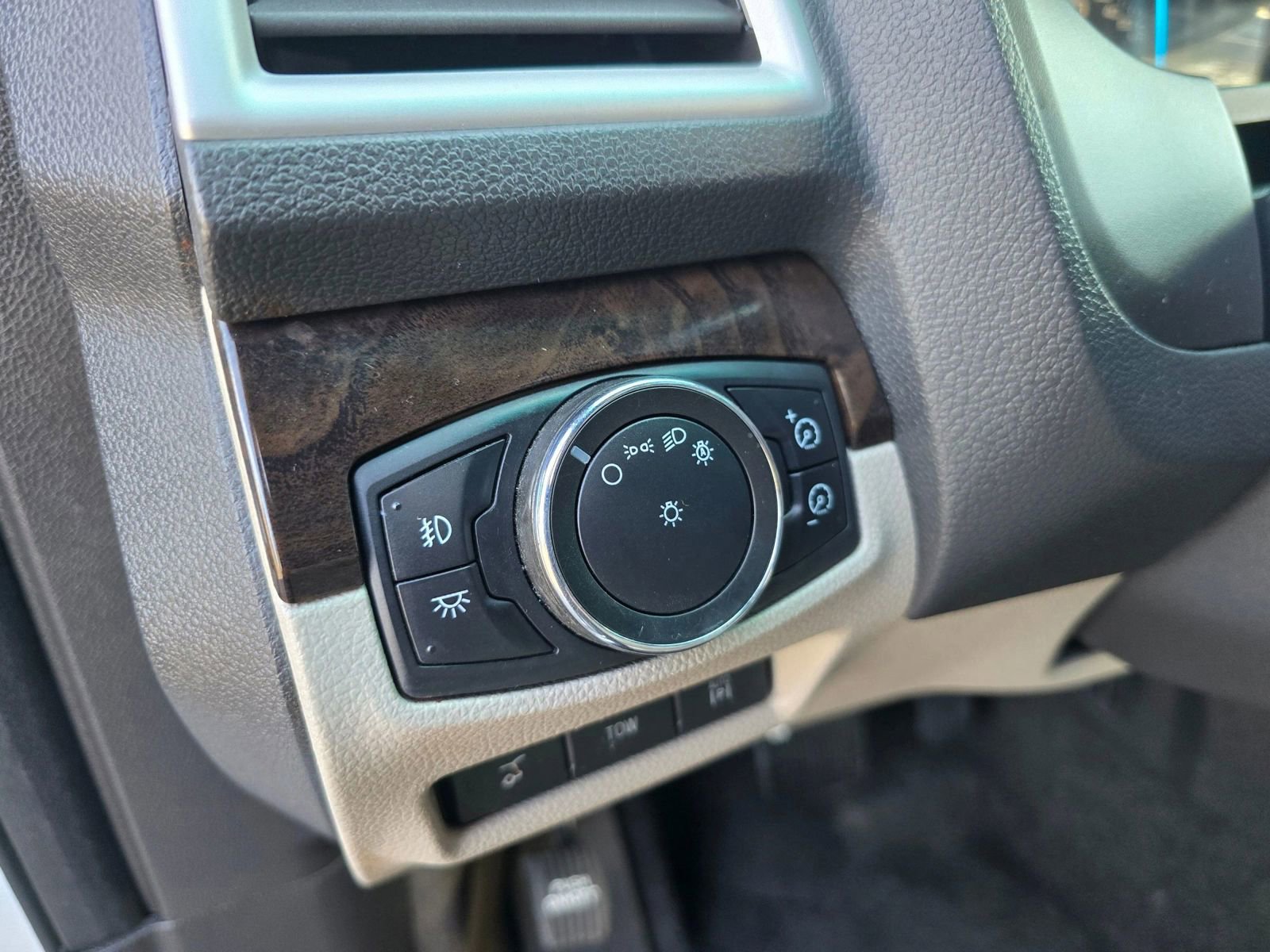 Used 2013 Ford Explorer Limited image 23