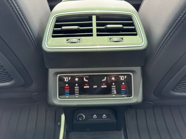 Used 2022 Audi e-tron Premium w/ Convenience Plus Package image 41