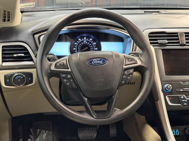 Used 2019 Ford Fusion SE FWD image 8