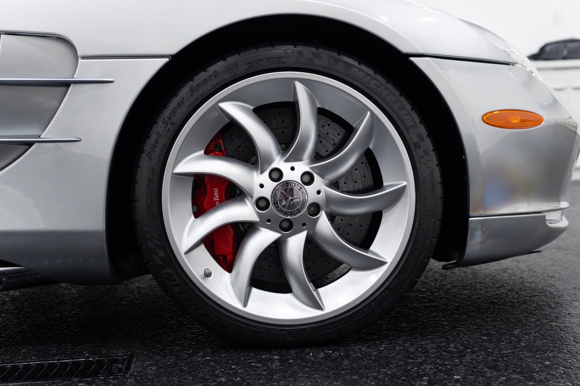 Used 2009 Mercedes-Benz SLR image 30