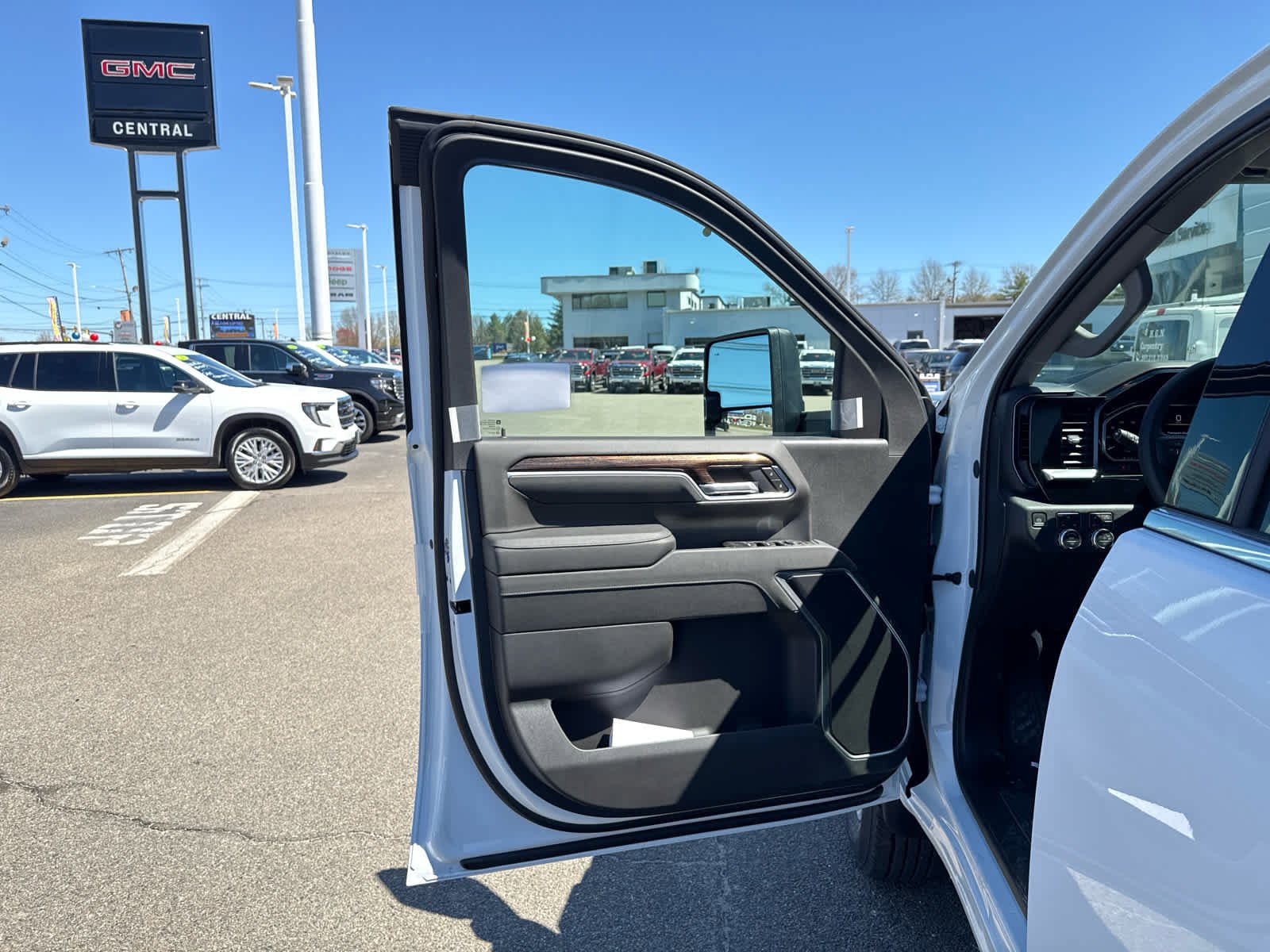 New 2026 GMC Sierra 2500 SLE w/ SLE Value Package; AWD/4WD image 14