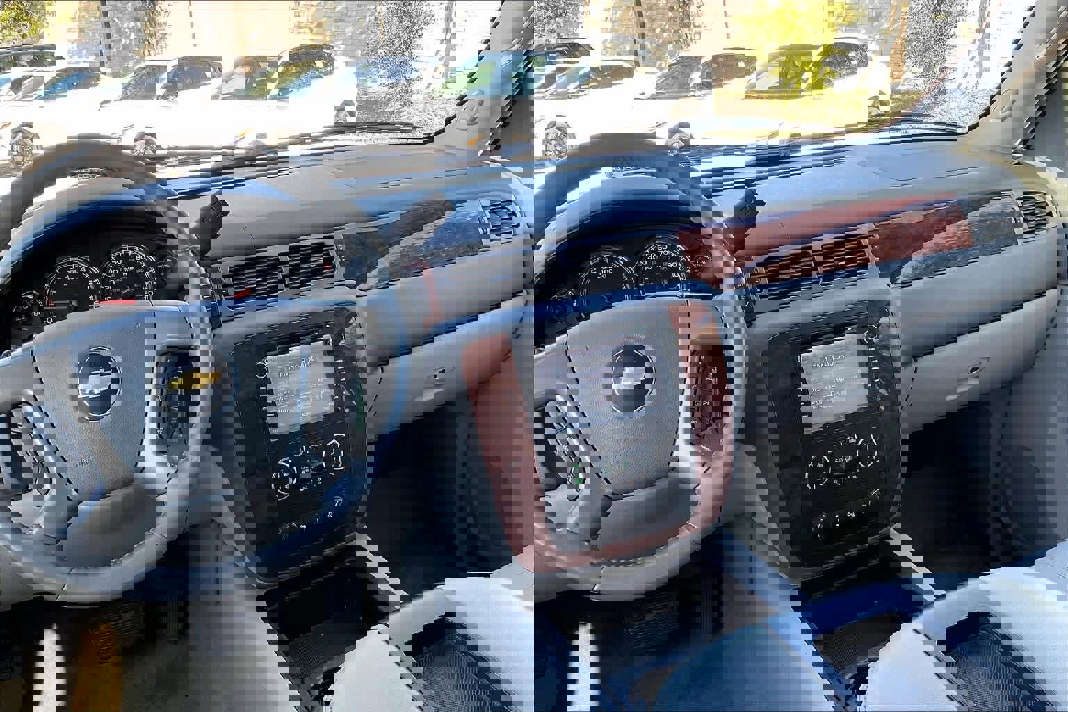 Used 2013 Chevrolet Suburban LT w/ Luxury Package image 15