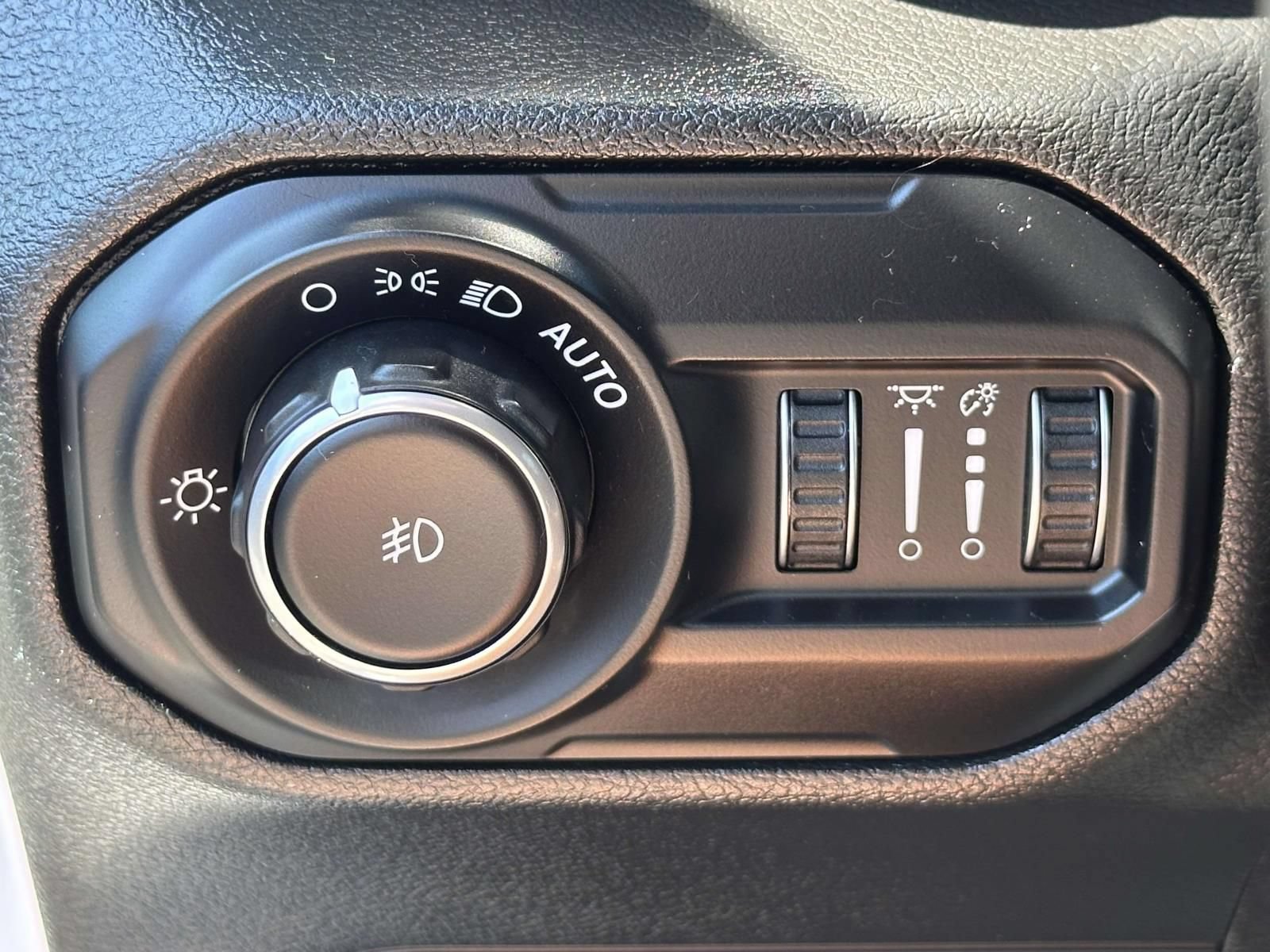 Used 2021 Jeep Wrangler Unlimited Sahara w/ LED Lighting Group AWD/4WD image 15