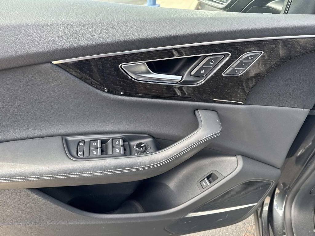 Used 2022 Audi Q8 Premium Plus image 16