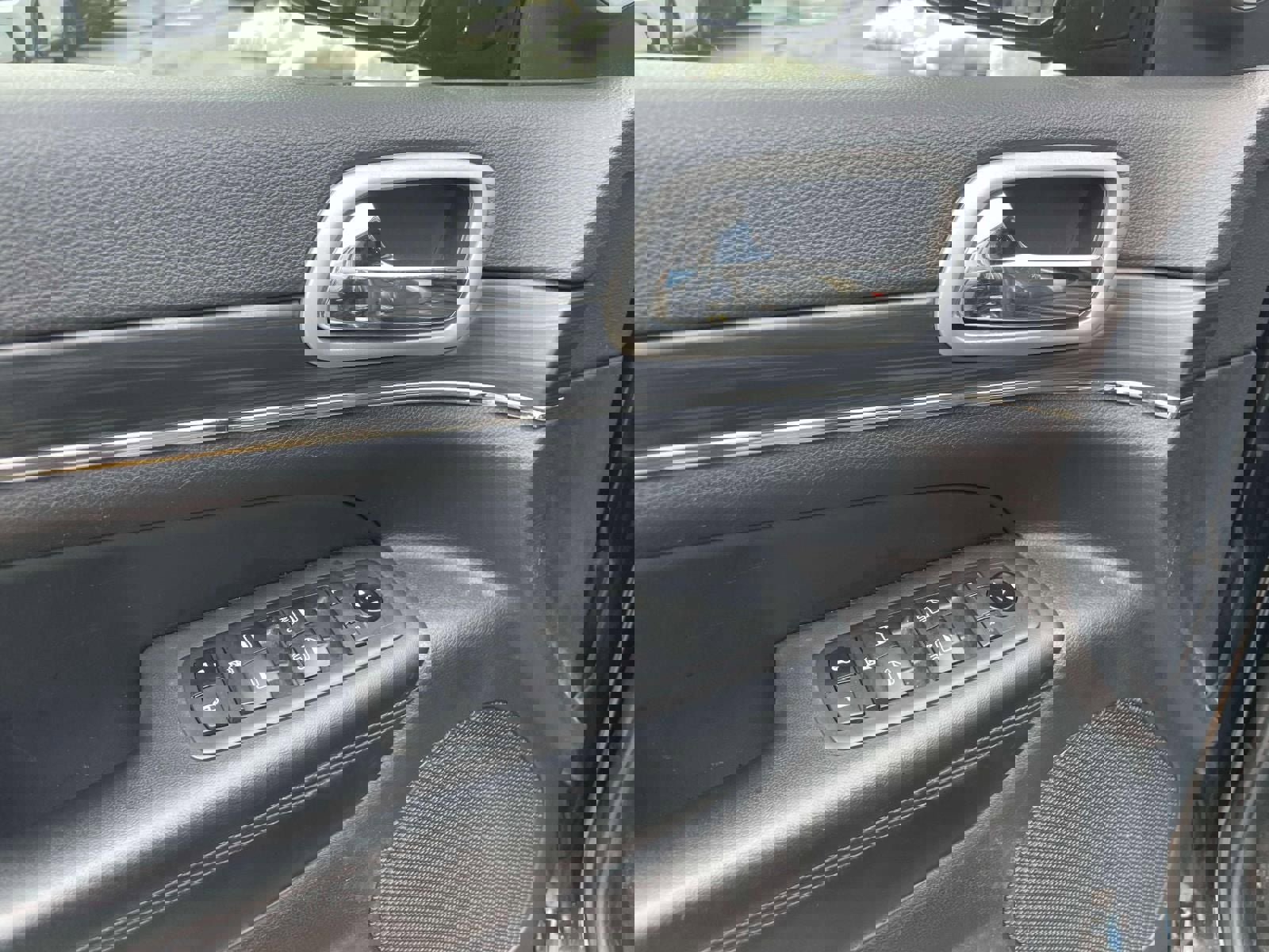 Used 2021 Jeep Grand Cherokee Limited image 17