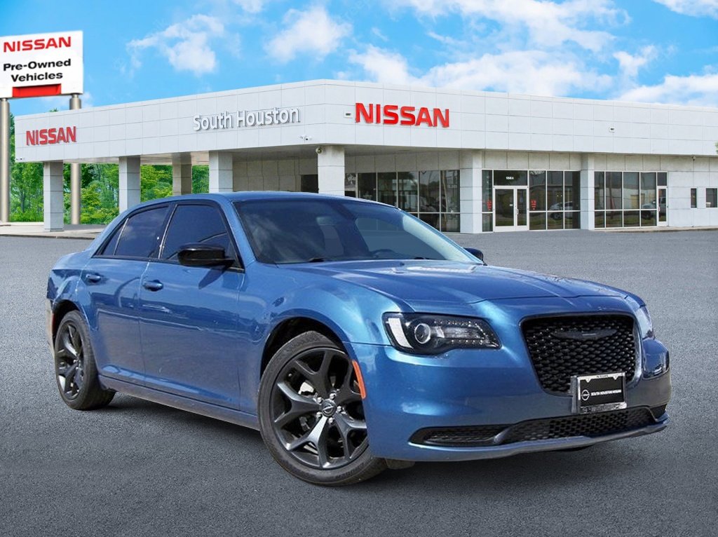 Used 2023 Chrysler 300 Touring w/ Sport Appearance Package image 1