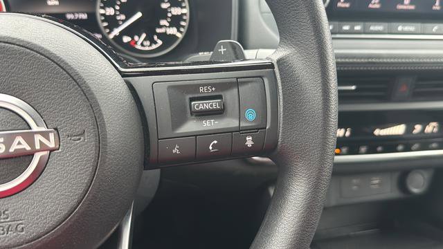 Used 2023 Nissan Rogue SV AWD/4WD image 9